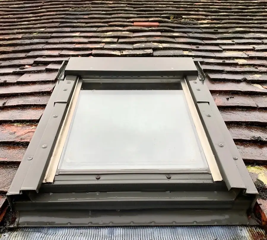 The same roof window after cleaning
